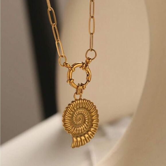 Seashell Necklace #2031 - Picture 4 of 9